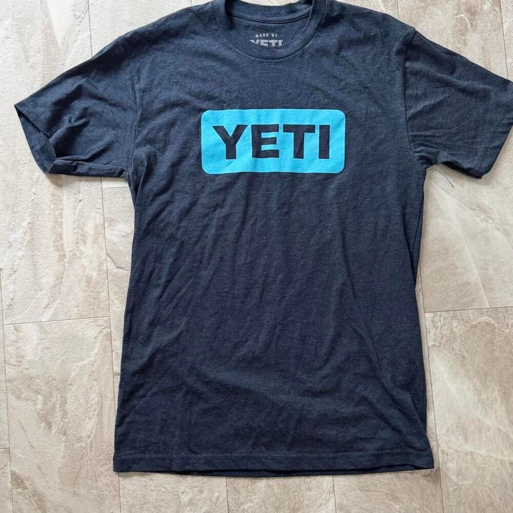 Yeti Men's Blue T-shirt Size Small